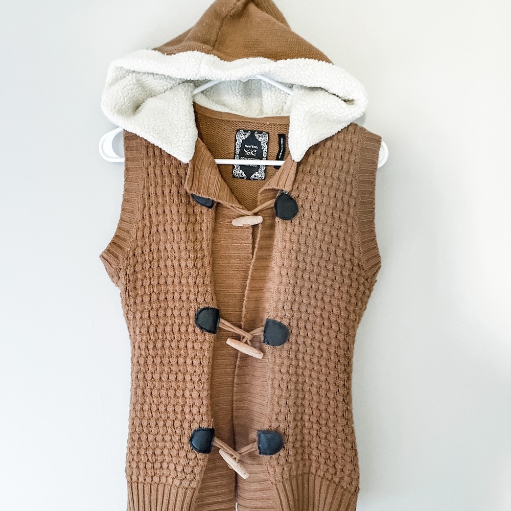 Yoki Vest with Wooden Toggles